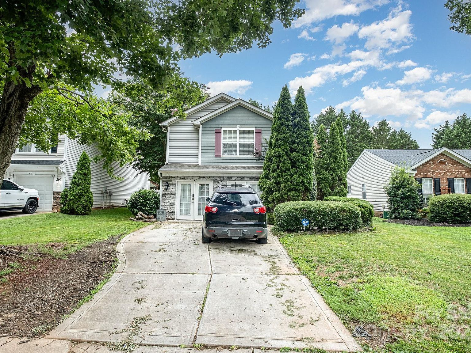 1820 Oakdale Green Dr Charlotte, NC 28216 - Thumbnail 2