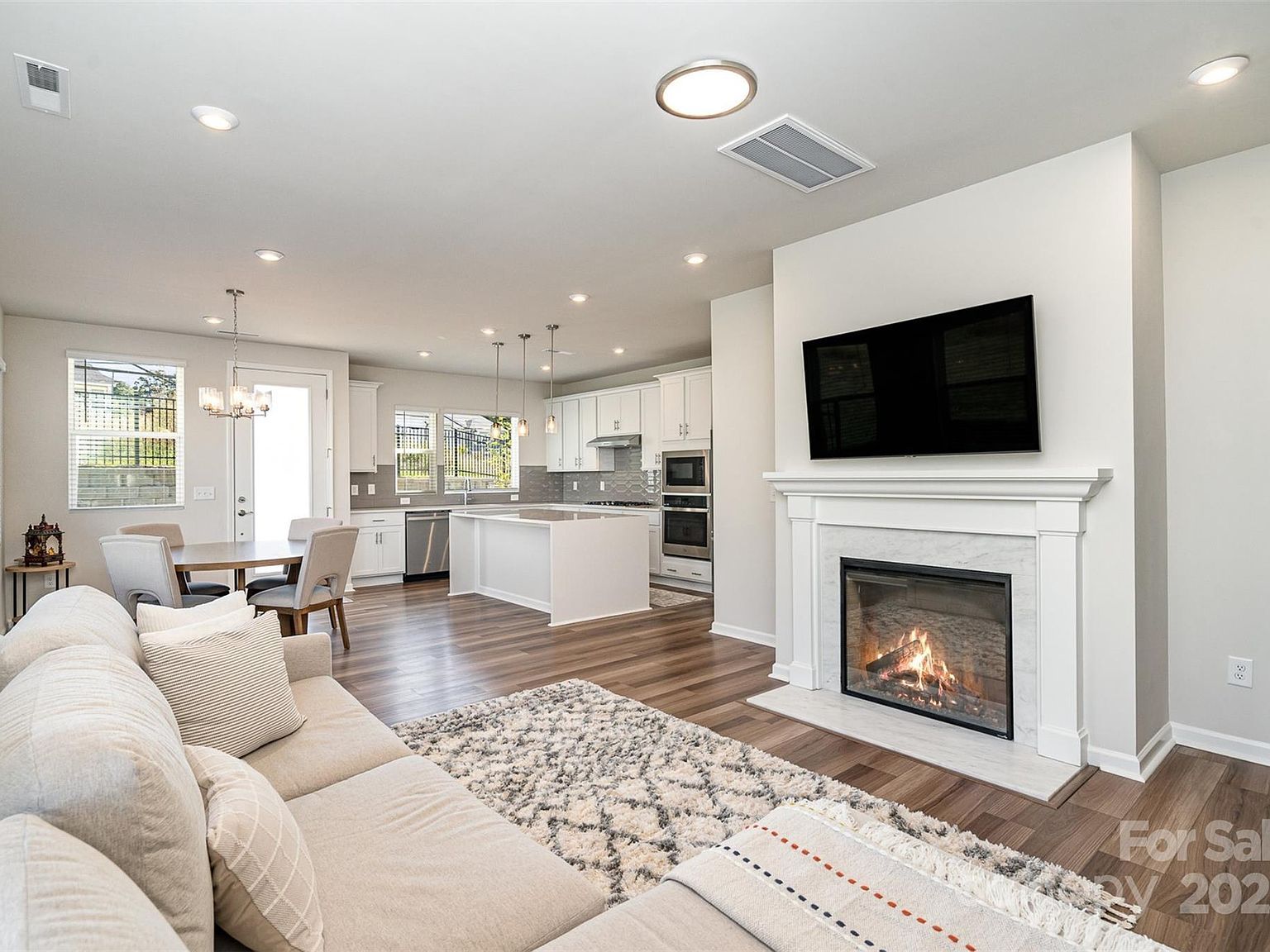 112 Atterberry Aly Charlotte, NC 28217 - Thumbnail 2