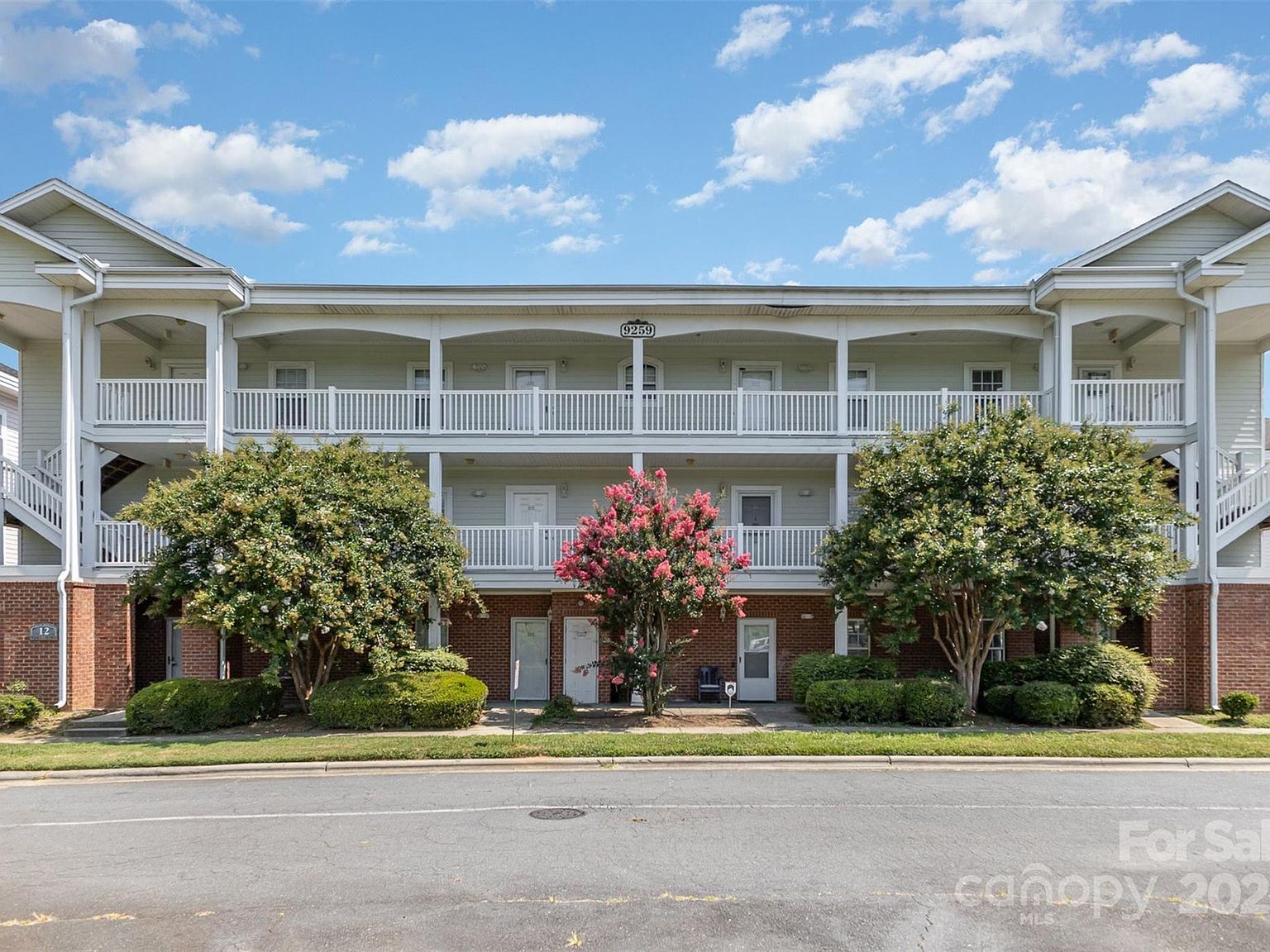 9271 Meadow Vista Rd Charlotte, NC 28213 - Thumbnail 2