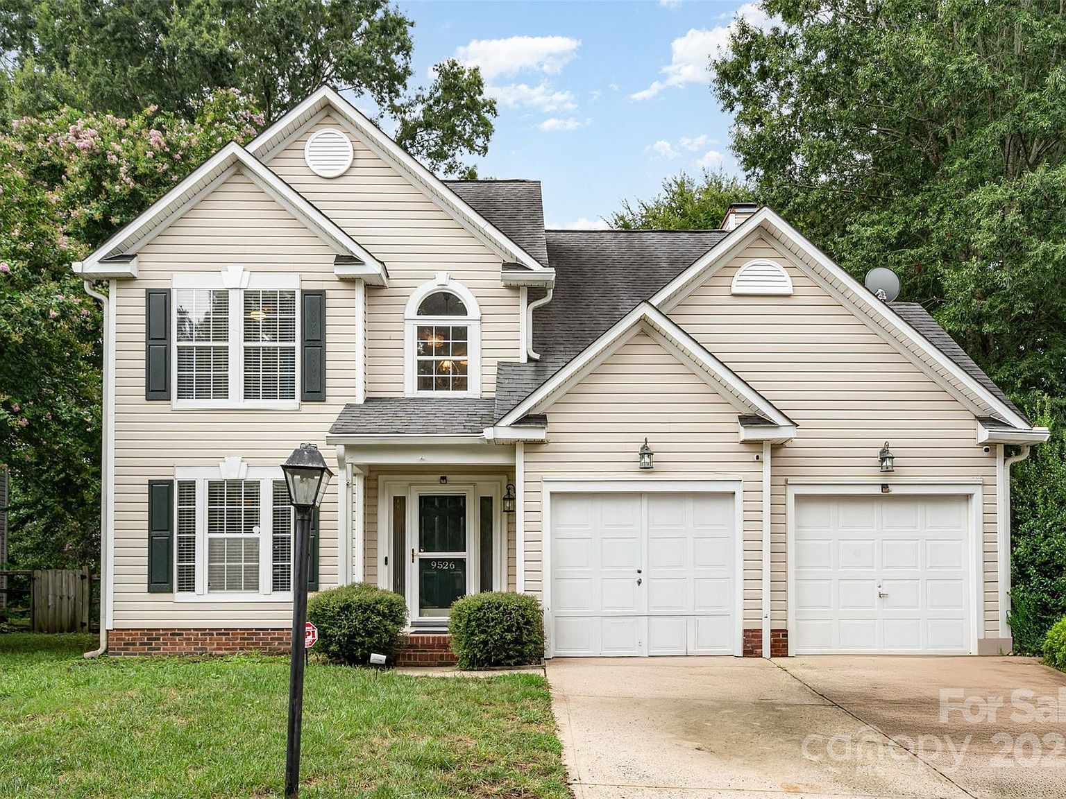 9526 Nettle Dr Charlotte, NC 28216 - Thumbnail 2