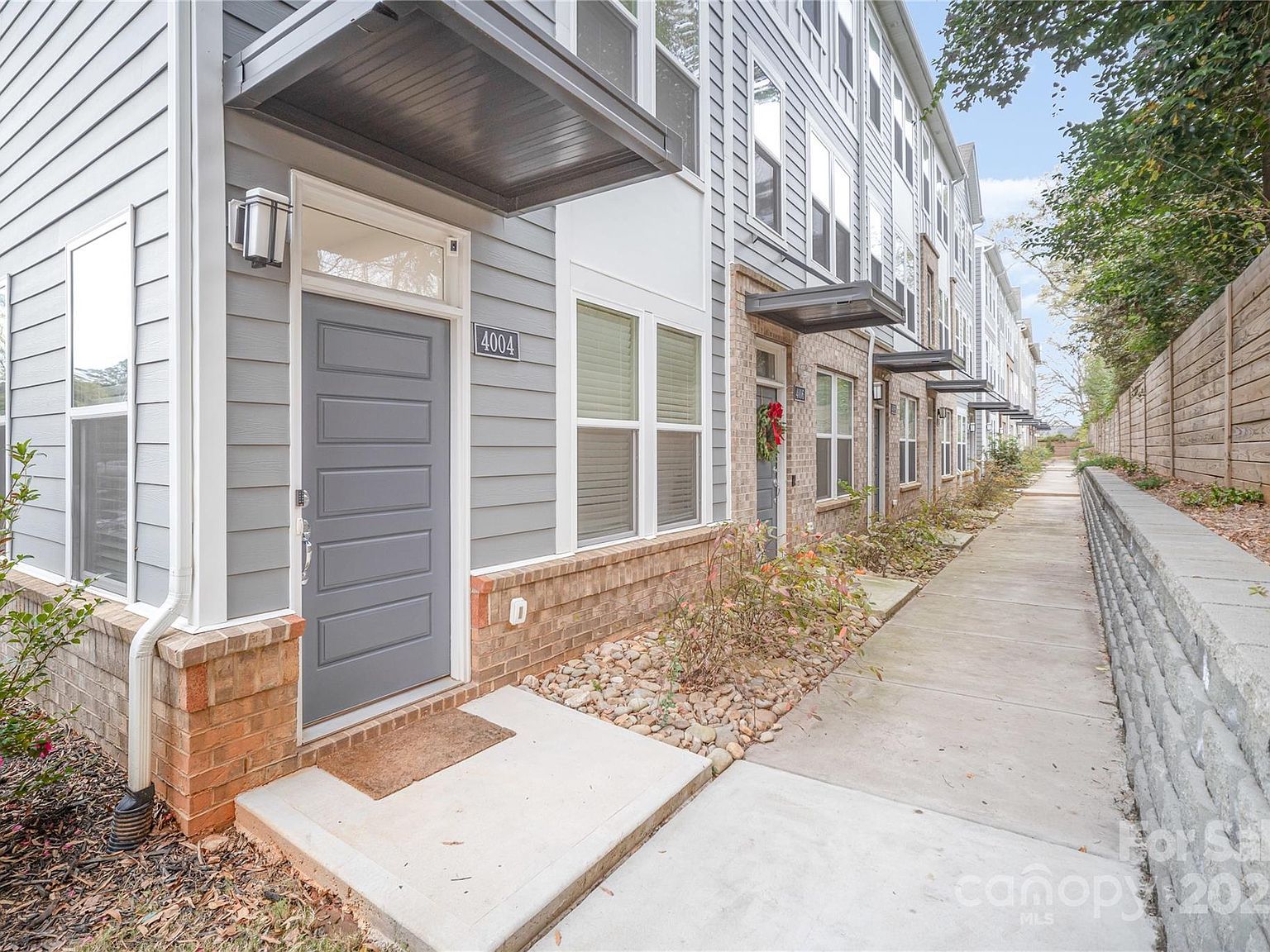 4004 Capital Ridge Ct Charlotte, NC 28205 - Thumbnail 2