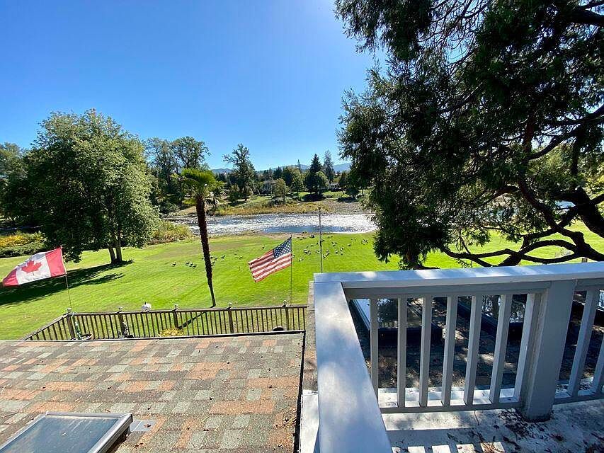 955 SW Rogue River Ave Grants Pass, OR 97526 - Thumbnail 2