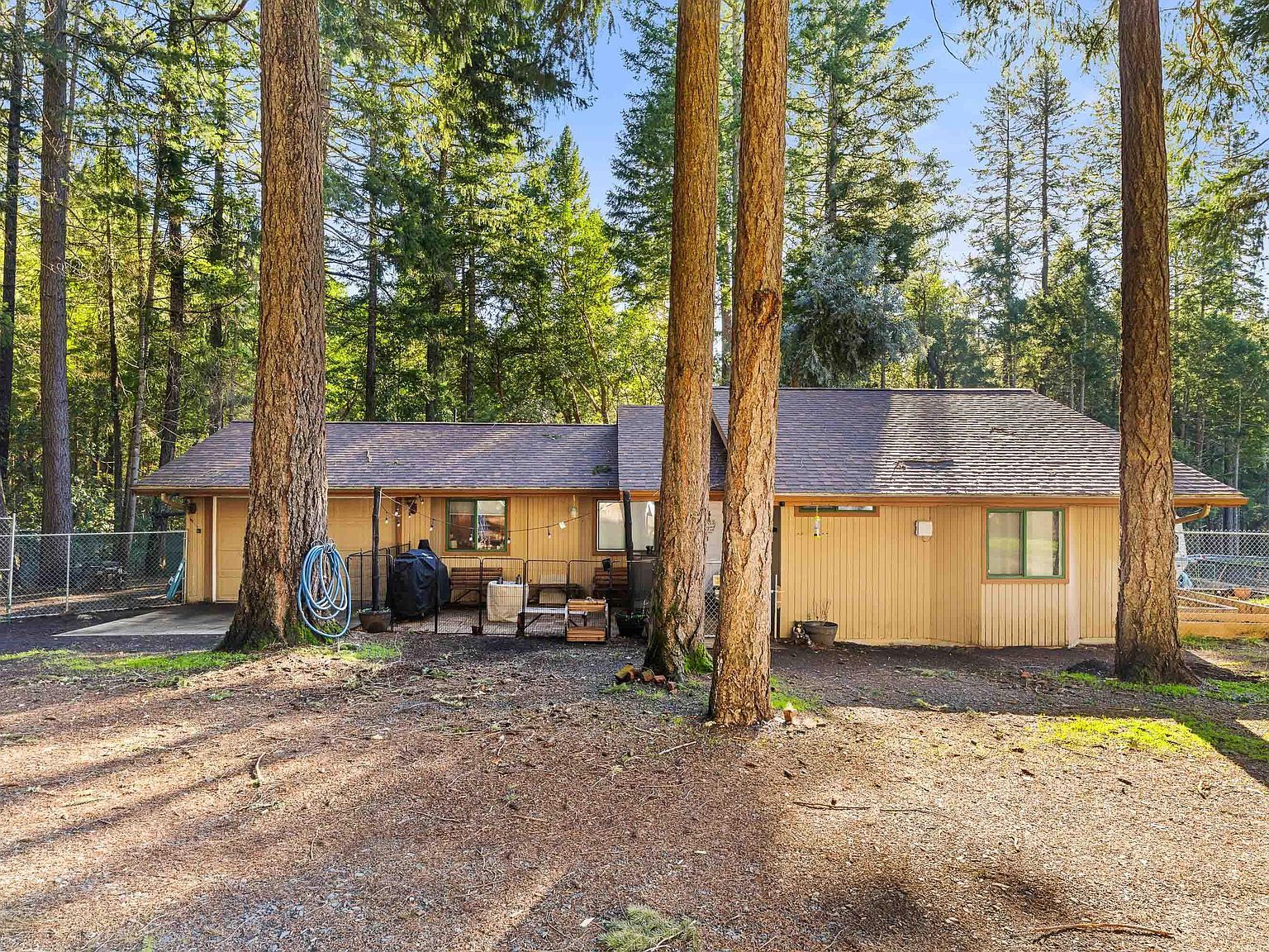 1492 Crooks Creek Rd Selma, OR 97538 - Thumbnail 2