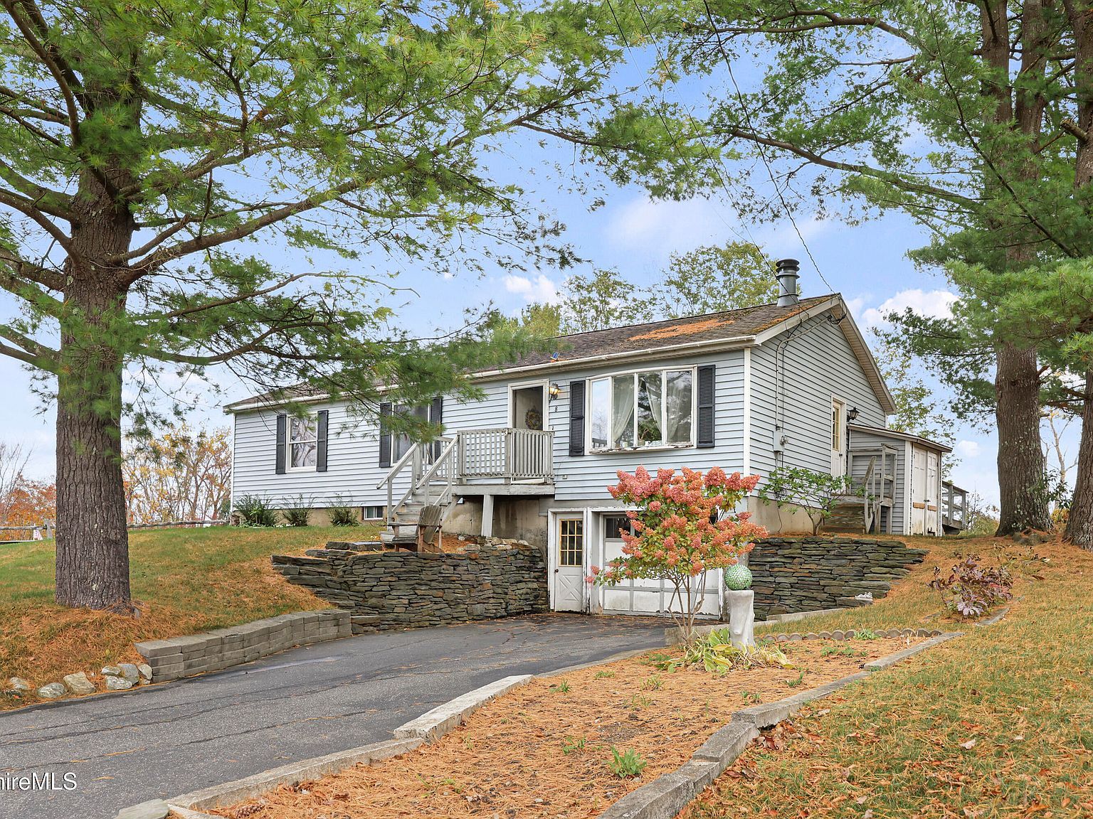 8 Samson Ave Pittsfield, MA 01201 - Thumbnail 2