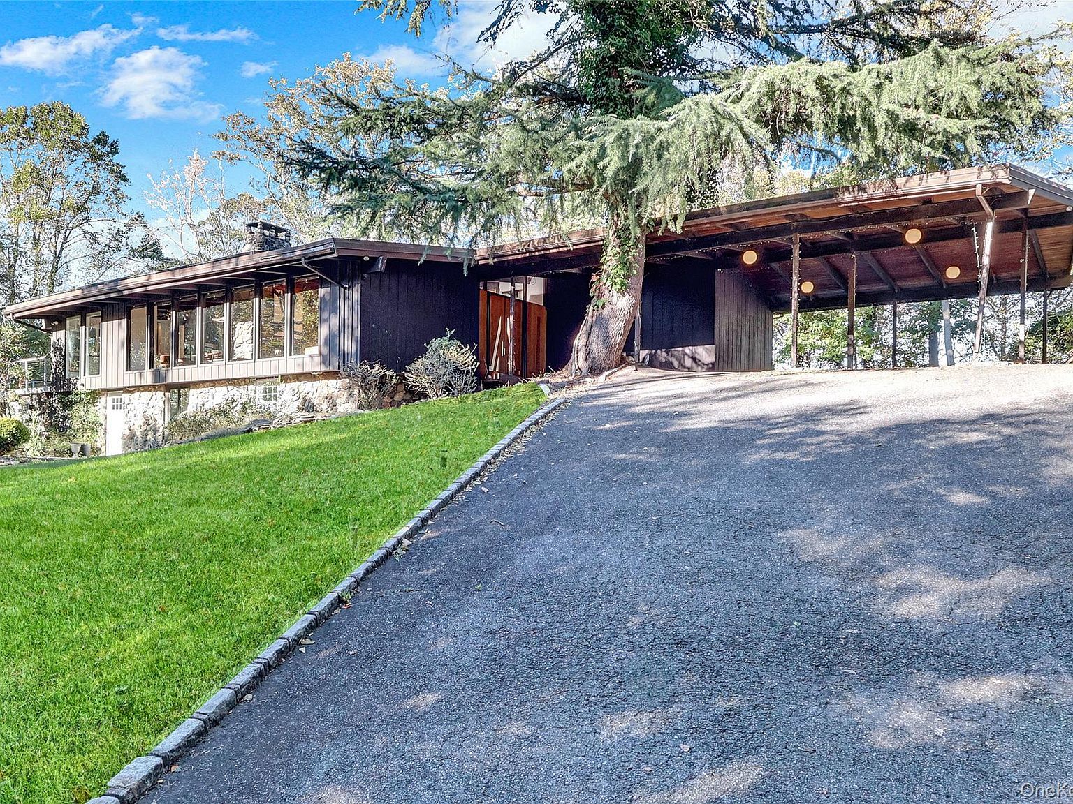 131 Oakside Dr Smithtown, NY 11787 - Thumbnail 2