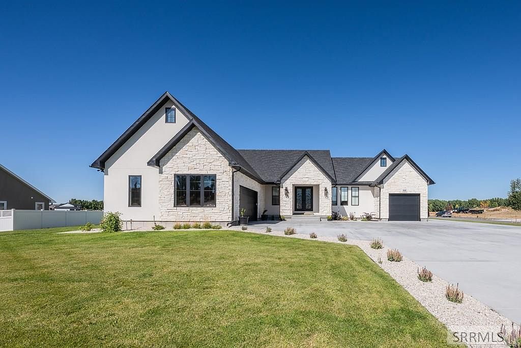 5525 Klamath Falls St Ammon, ID 83406 - Thumbnail 2