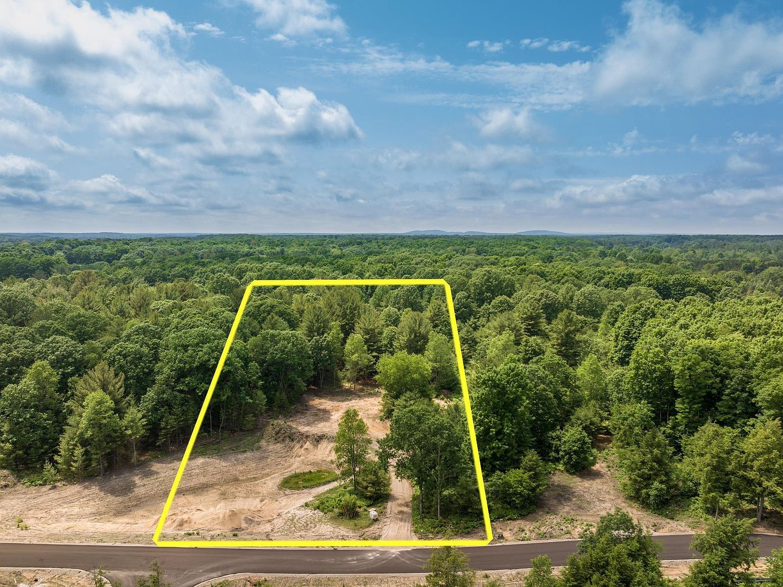 4717 Leaning Birch Dr #2 Traverse City, MI 49685 - Thumbnail 2