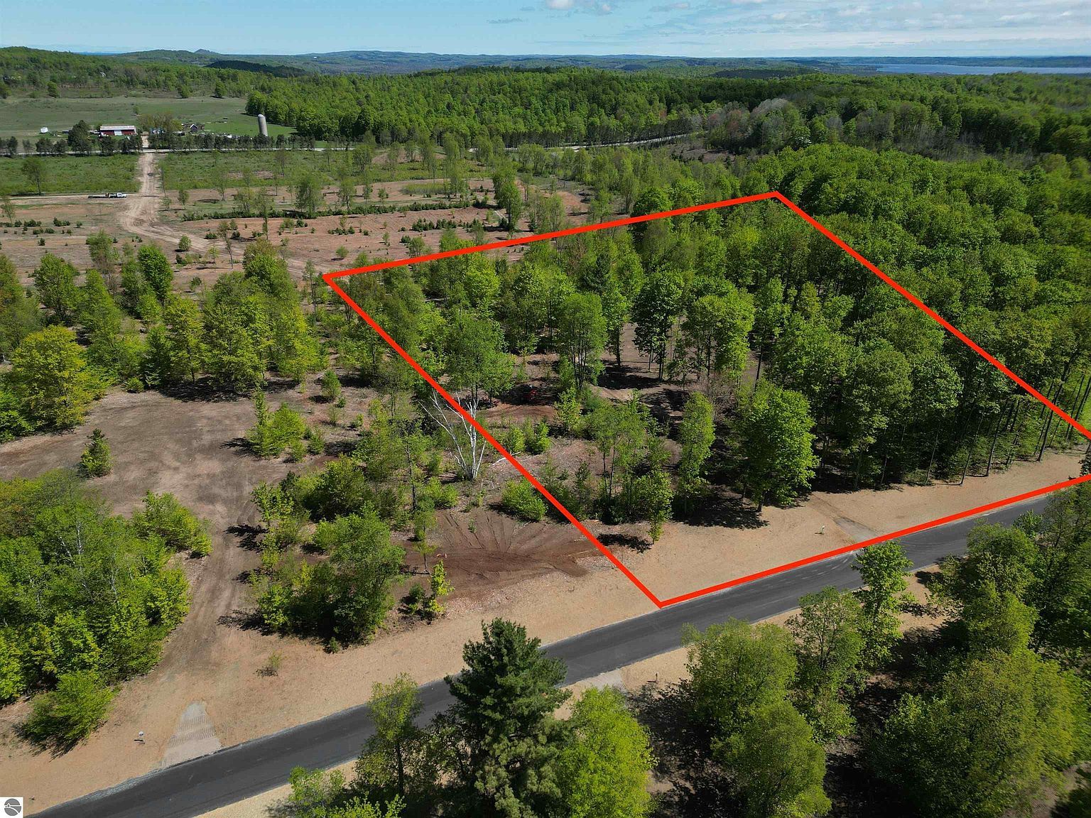 1155 E Solaris Way Maple City, MI 49664 - Thumbnail 2