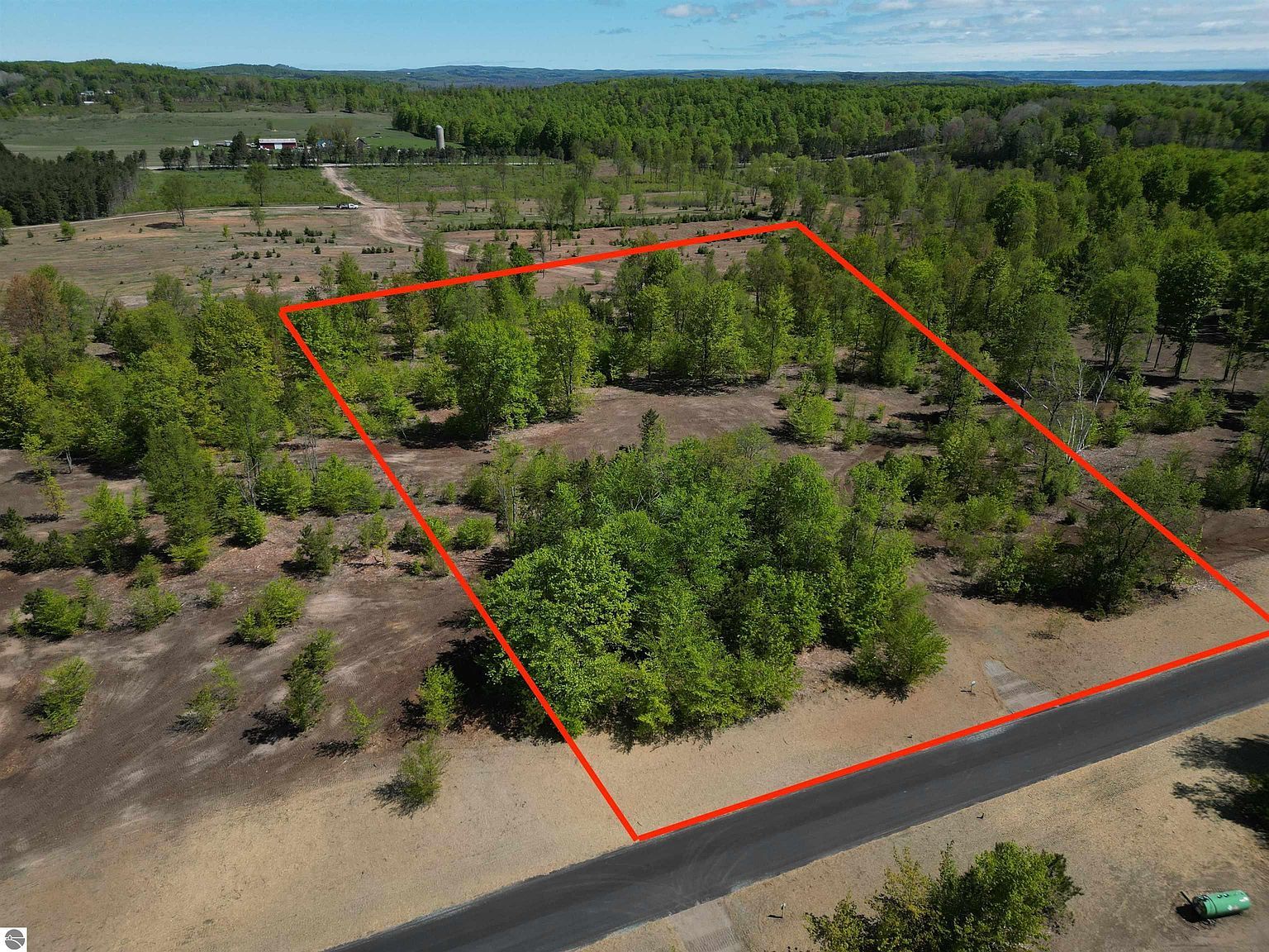 1087 E Solaris Way Maple City, MI 49664 - Thumbnail 2