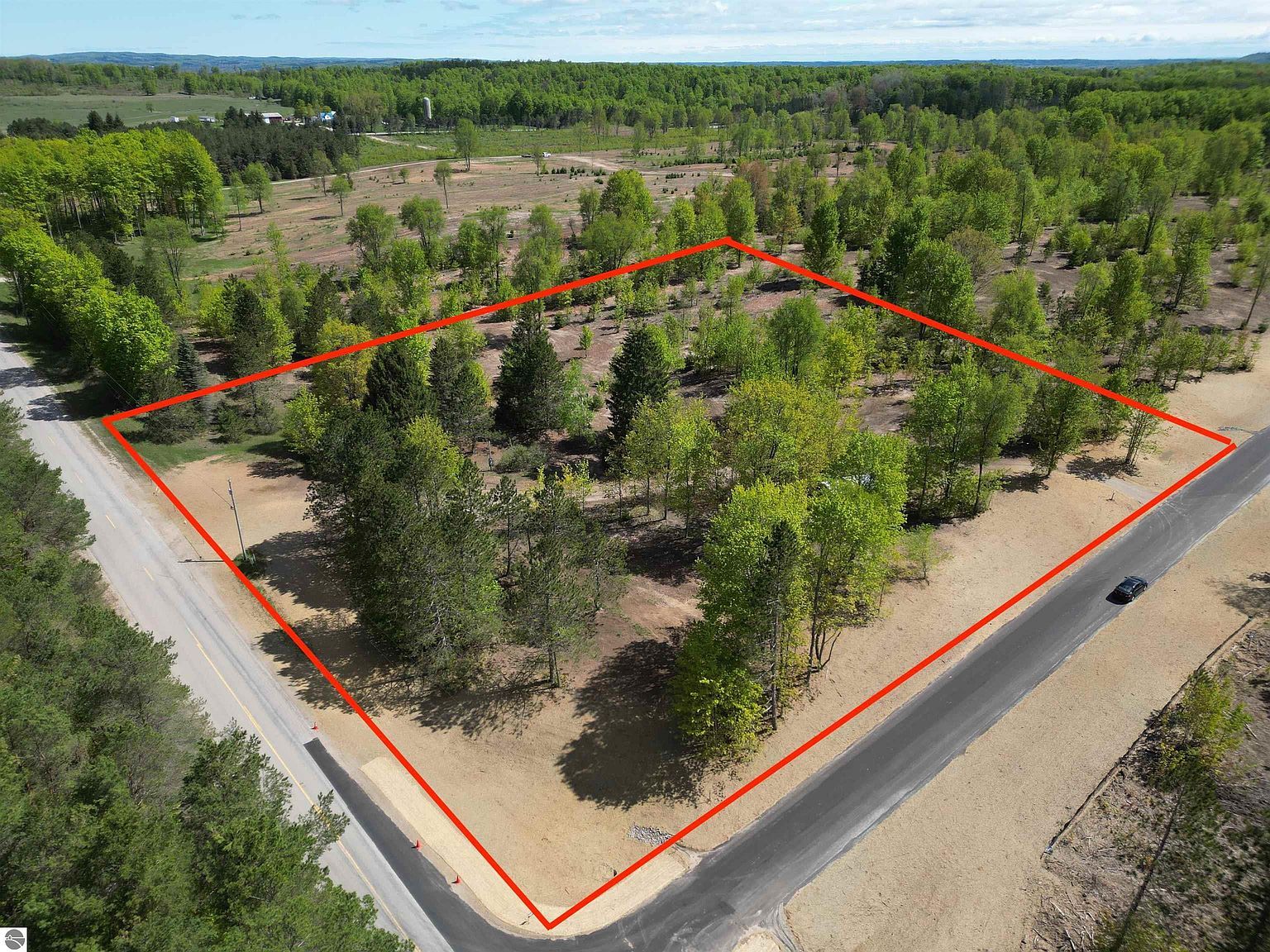 1007 E Solaris Way Maple City, MI 49664 - Thumbnail 2