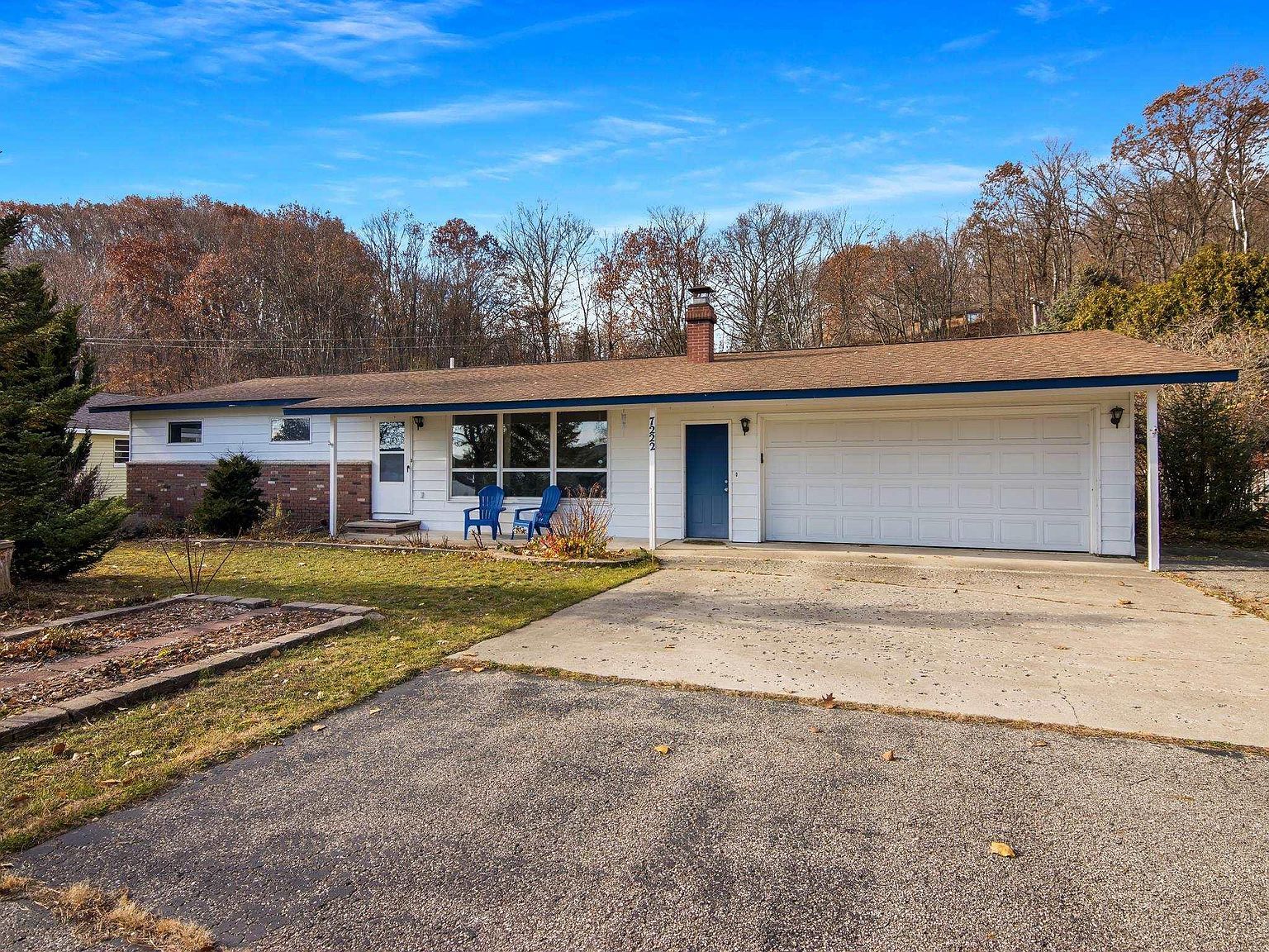 7222 S West Bay Shore Dr Traverse City, MI 49684 - Thumbnail 2