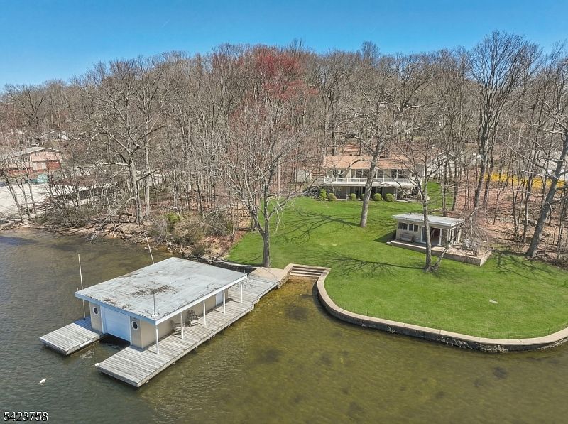 201 S New Jersey Ave Lake Hopatcong, NJ 07849  | Single Family