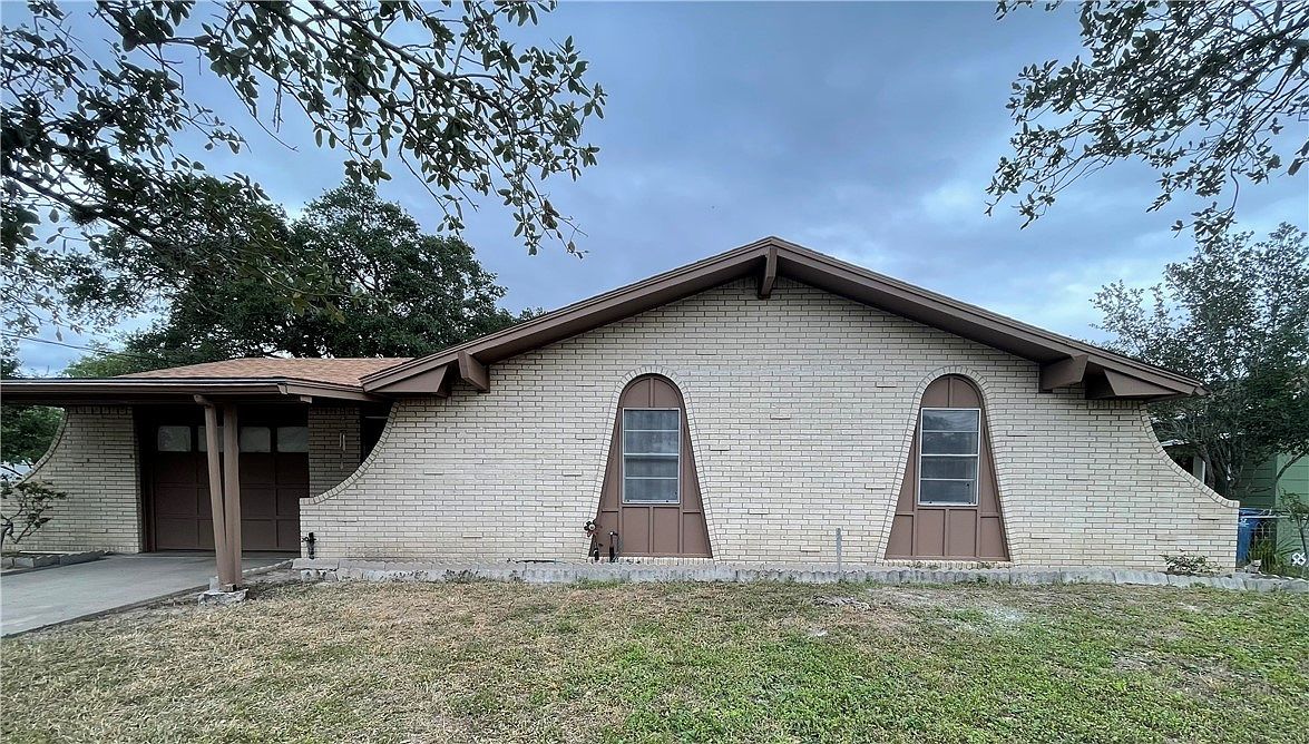 803 Avenue H Sinton, TX 78387 - Thumbnail 2