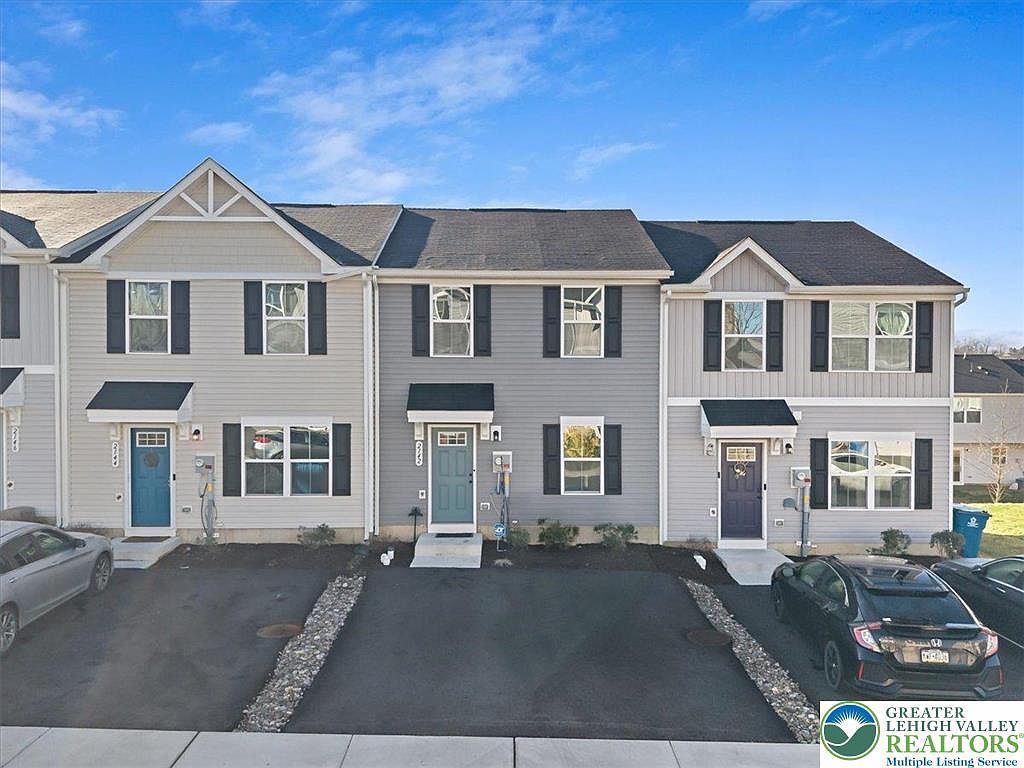 2142 Cross Country Rd Northampton, PA 18067 - Thumbnail 2