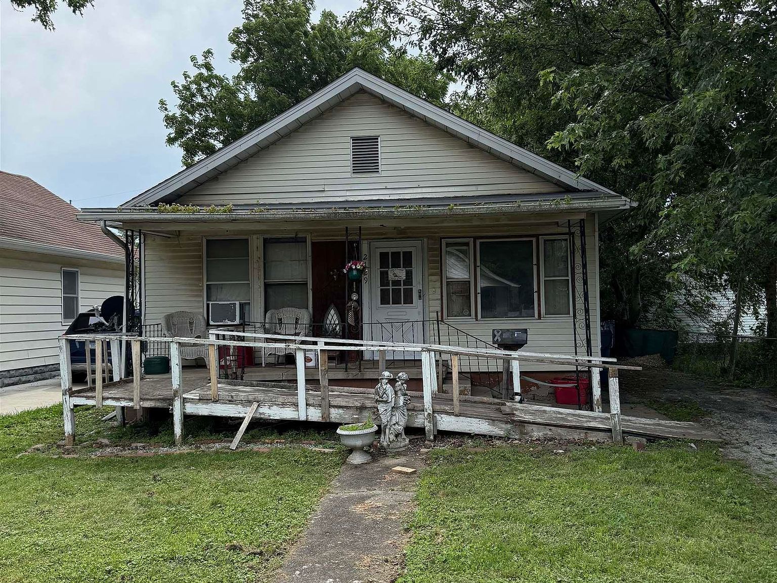 2129 N 16th St Springfield, IL 62702, 62702