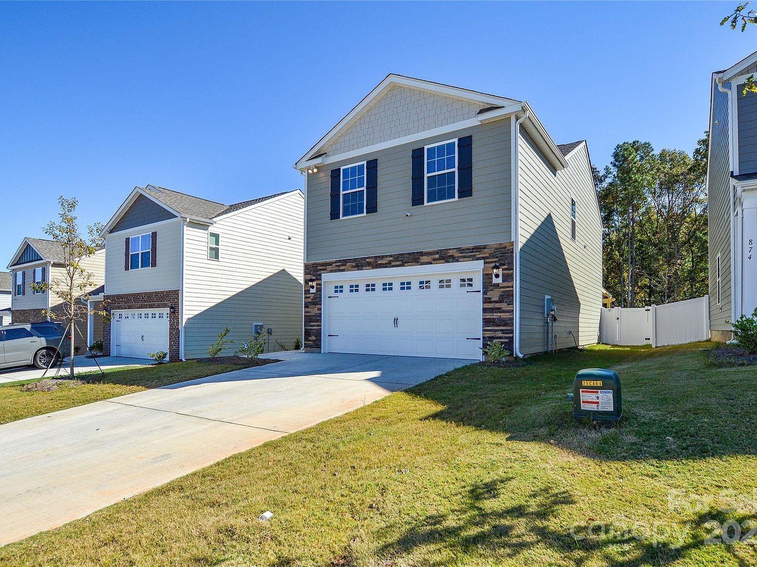 878 Two Brothers Ln York, SC 29745 - Thumbnail 2