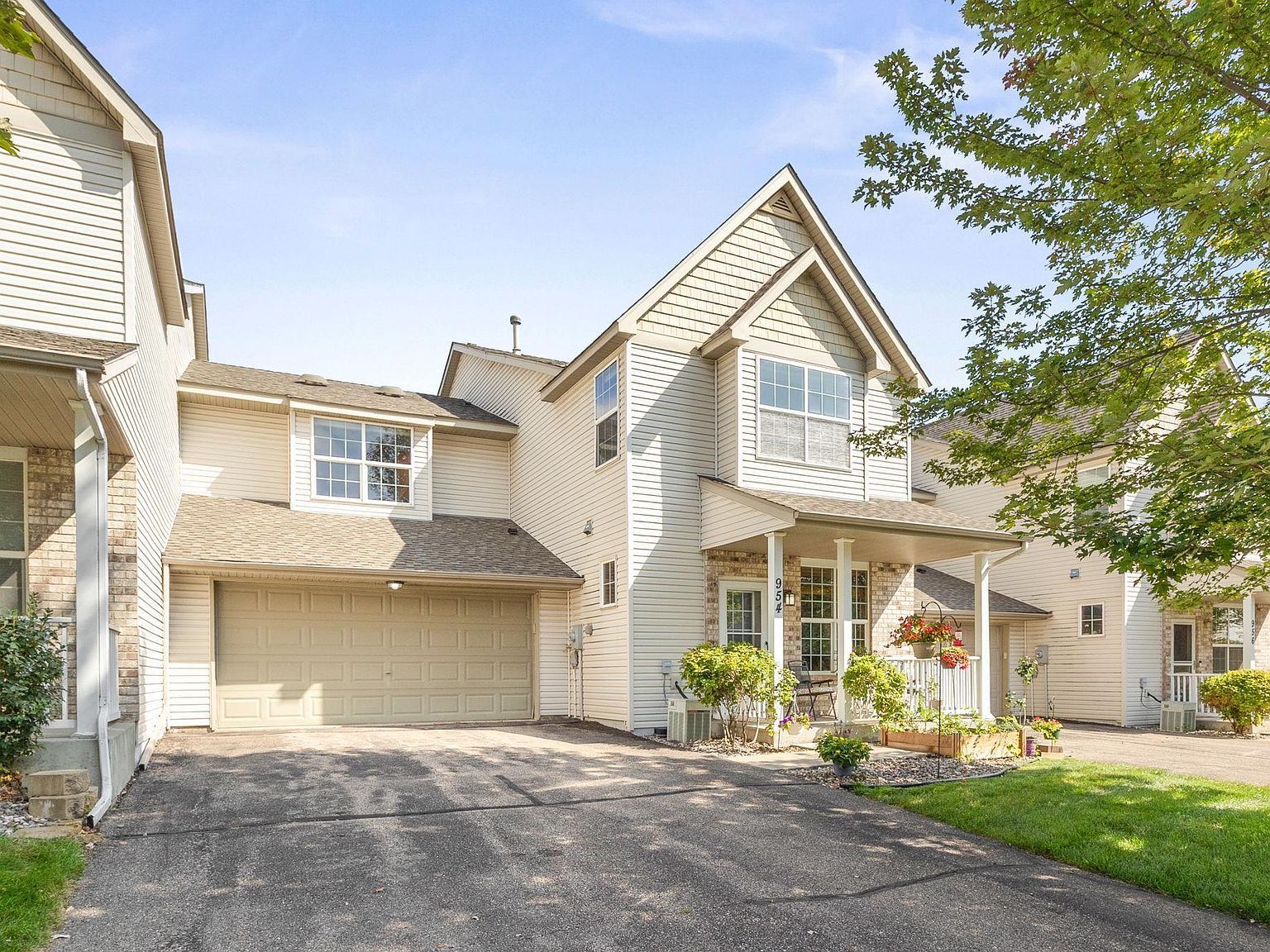 954 Conner St Chaska, MN 55318 - Thumbnail 2