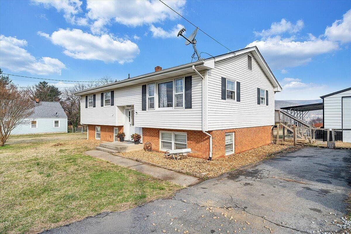 1541 Penley Blvd Salem, VA 24153 - Thumbnail 2