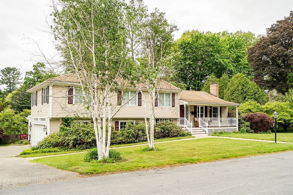 10 Ballard Ter Lexington, MA 02420, 2420