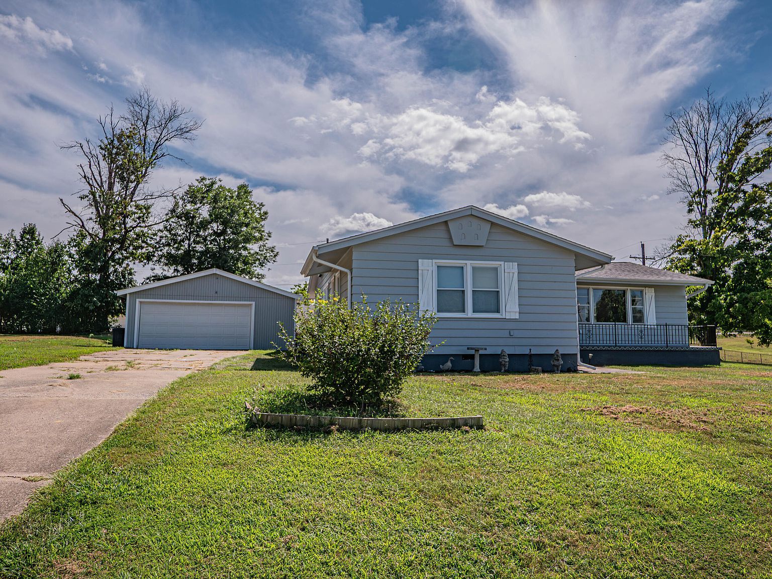 647 Dawson Dr Paris, MO 65275 - Thumbnail 2