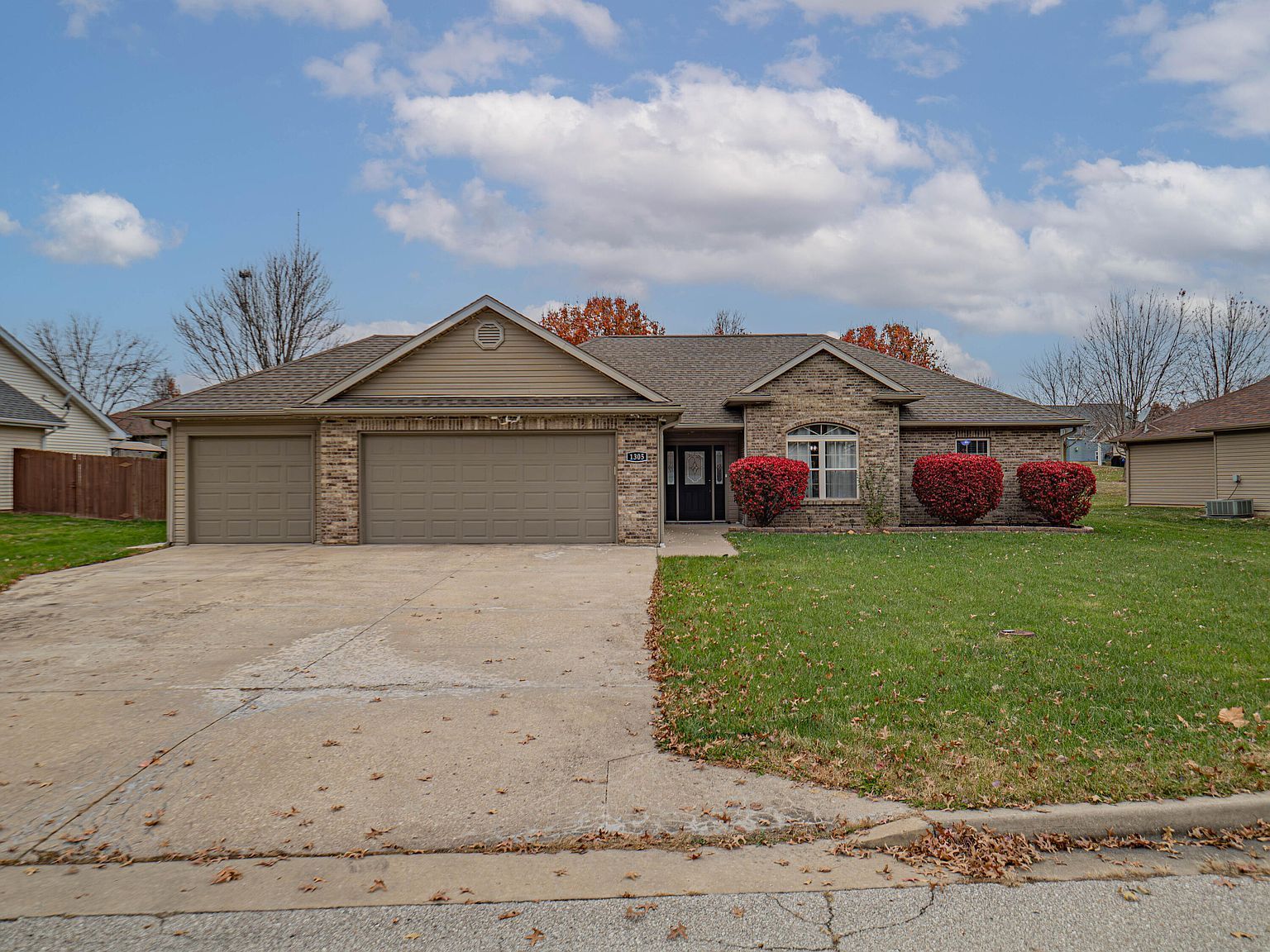 1305 Woodridge Ln Moberly, MO 65270 - Thumbnail 2