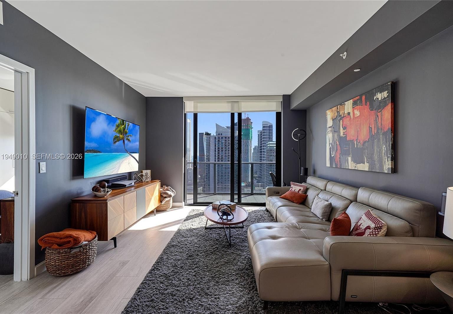 45 SW 9th St APT 3405 Miami, FL 33130 - Thumbnail 2