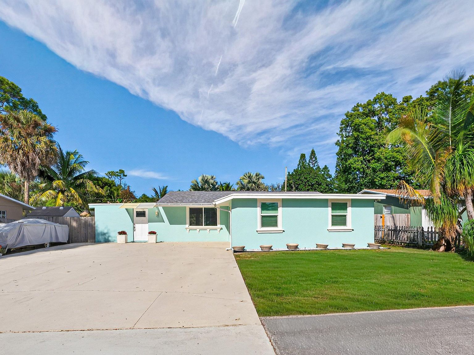 5565 Papaya Rd West Palm Beach, FL 33413 - Thumbnail 2