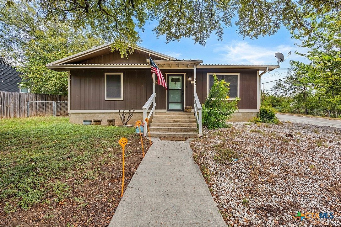 607 S Summer St Lampasas, TX 76550 - Thumbnail 2