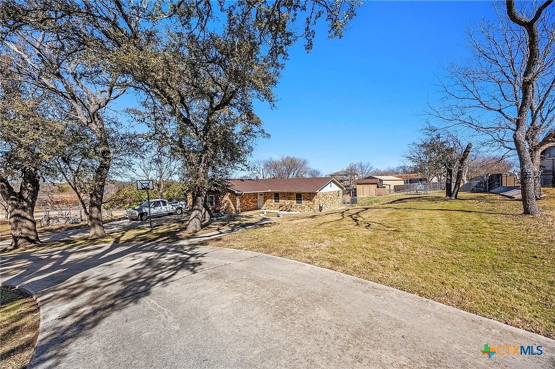 7 Dana St Lampasas, TX 76550 - Thumbnail 2