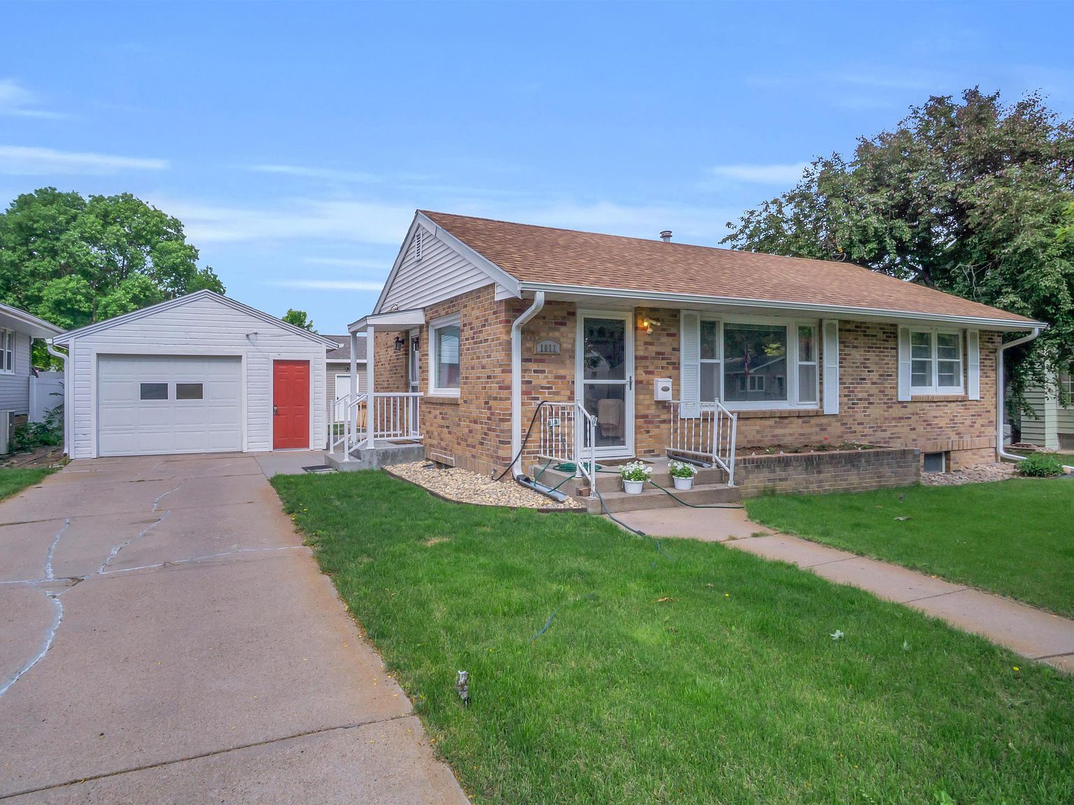 1011 Grant St Holdrege, NE 68949, 68949