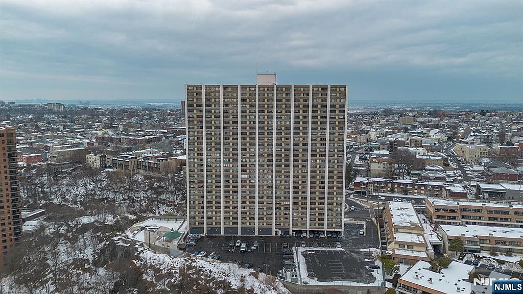 250 Gorge Rd APT 8J Cliffside Park, NJ 07010 - Thumbnail 2