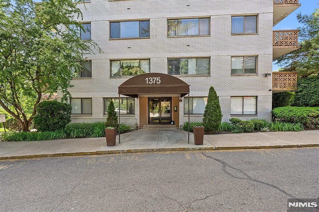 1375 River Rd APT 1E Edgewater, NJ 07020 | Condominium