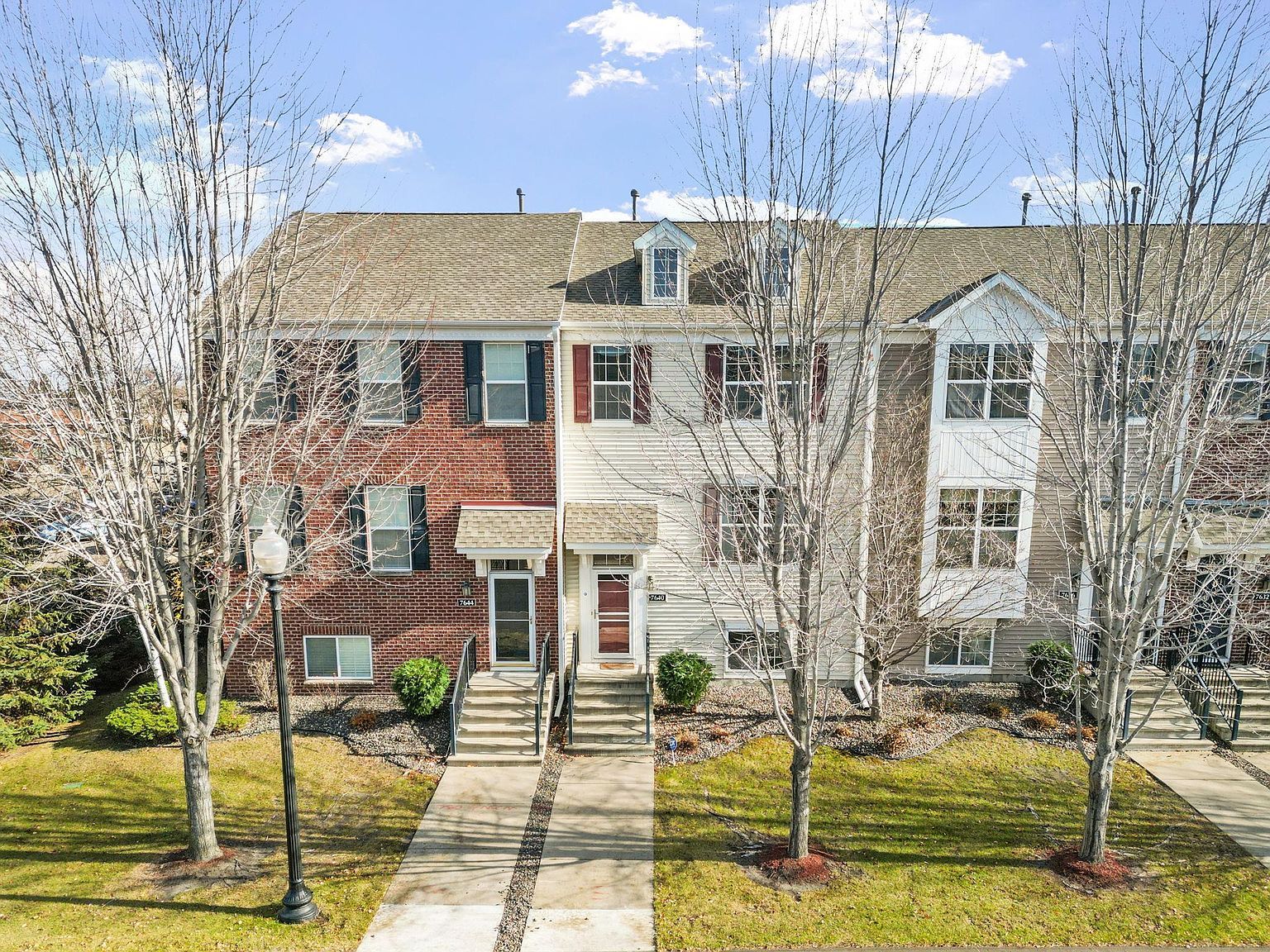 7640 Zane Ave N Brooklyn Park, MN 55443 - Thumbnail 2