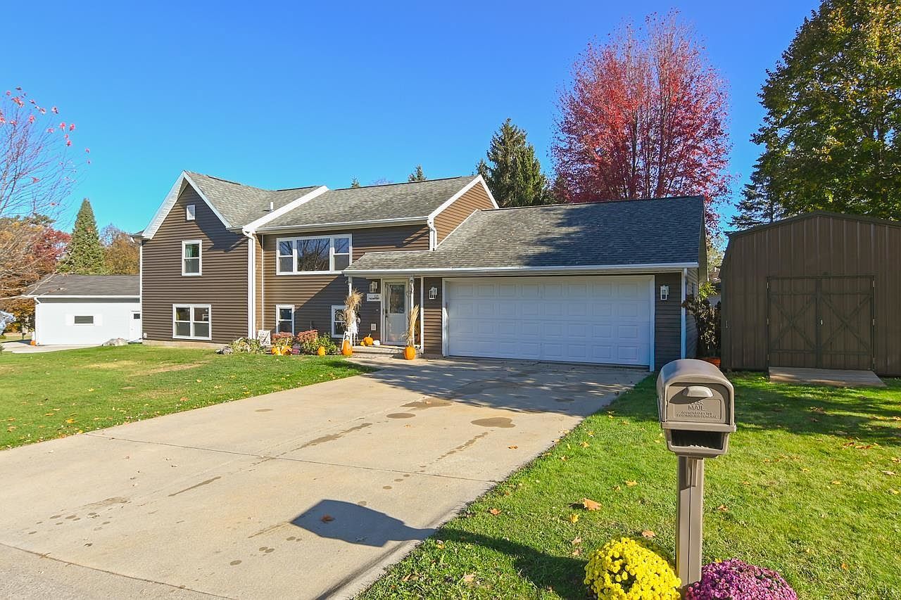 125 Hillside Ln Shawano, WI 54166 - Thumbnail 2