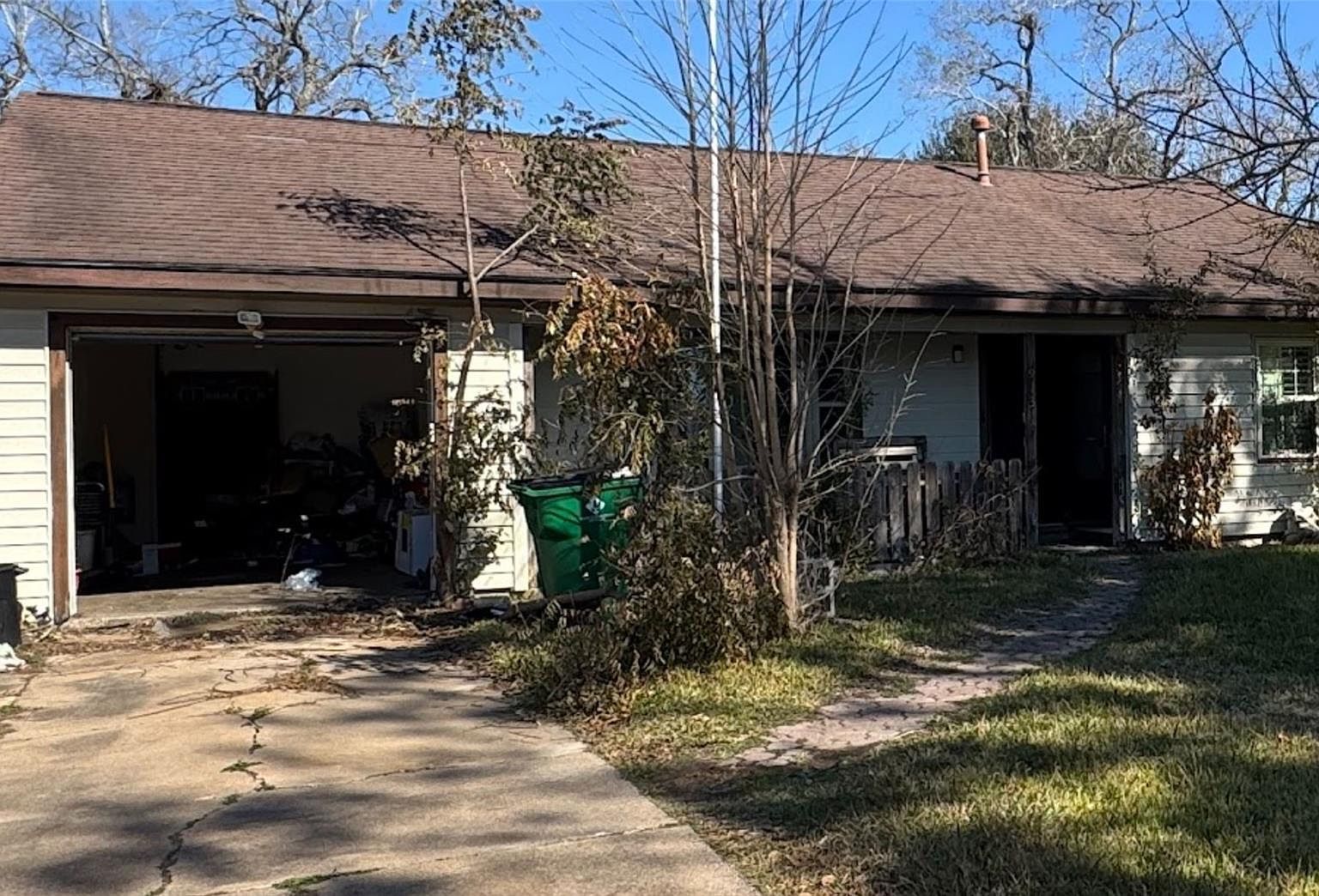 913 Southampton St Angleton, TX 77515 - Thumbnail 2