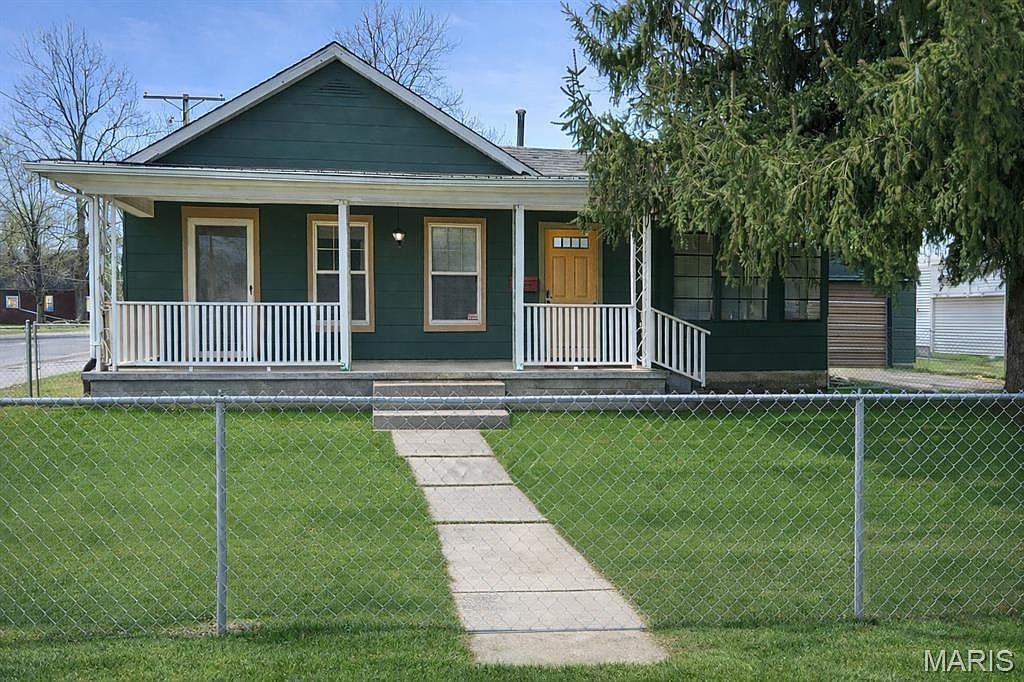 122 E Beach St Litchfield, IL 62056 - Thumbnail 2