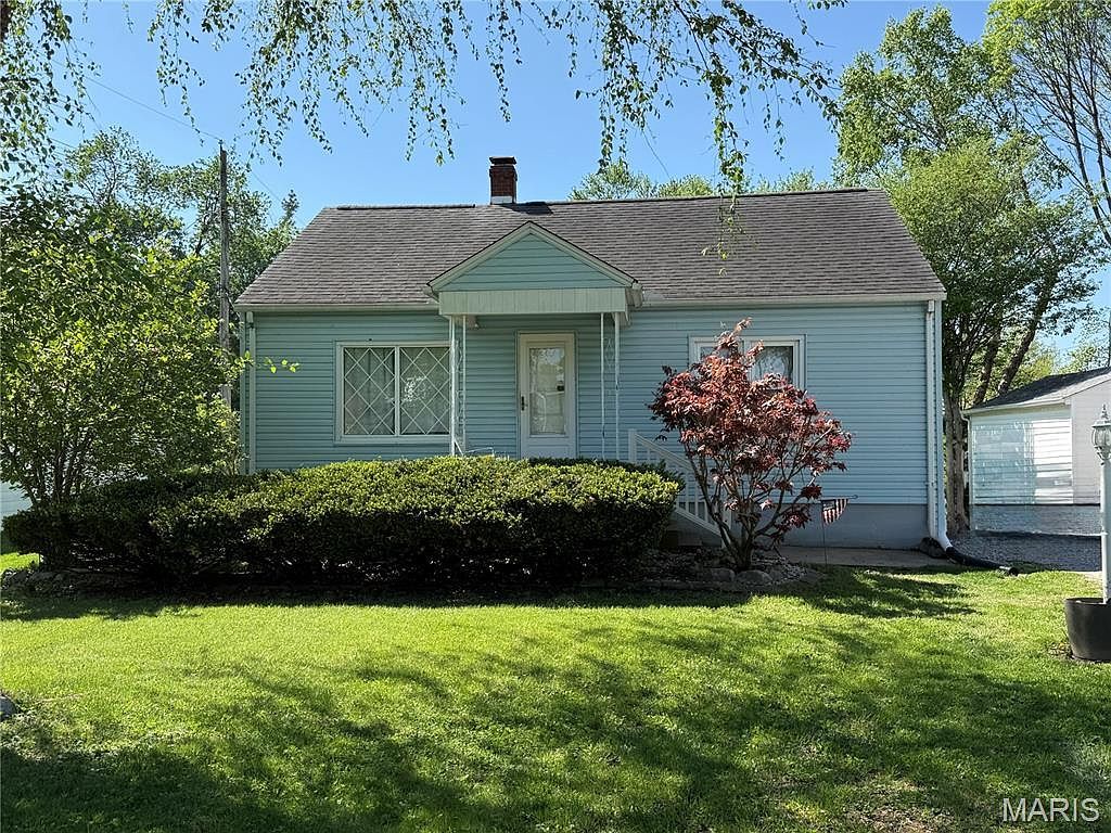 669 Cherry St East Alton, IL 62024  | Single Family