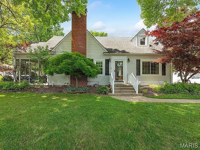 239 S 9th St East Alton, IL 62024  | Single Family