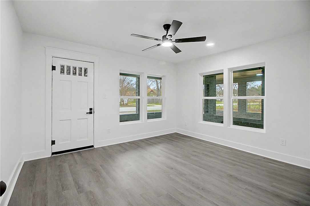 902 Post Oak St Hearne, TX 77859 - Thumbnail 2