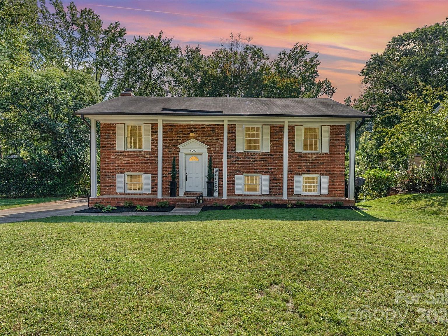 6000 Ferndale Pl Charlotte, NC 28215 - Thumbnail 2