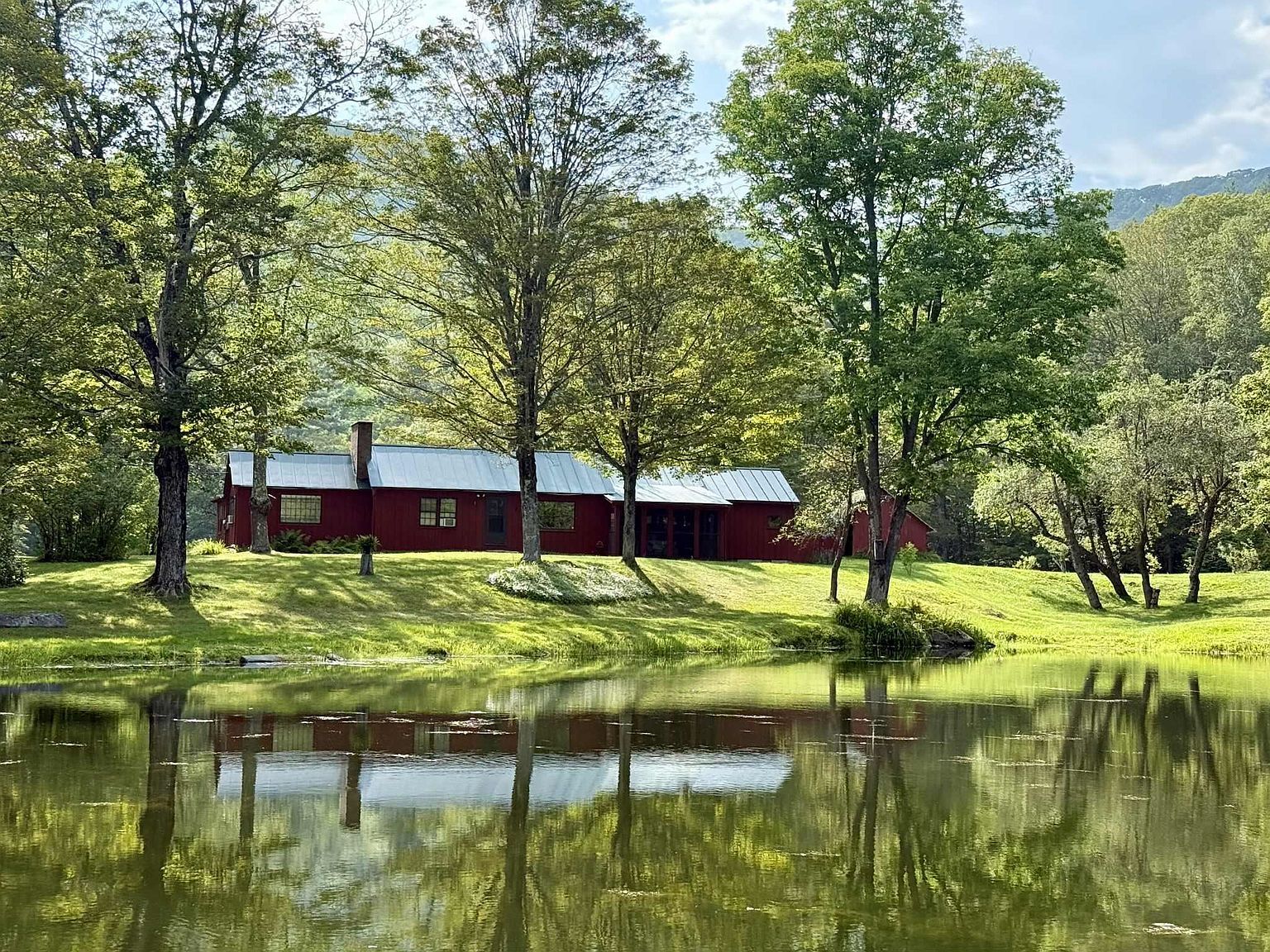 1342 Old Stage Rd Chester, VT 05143 - Thumbnail 2