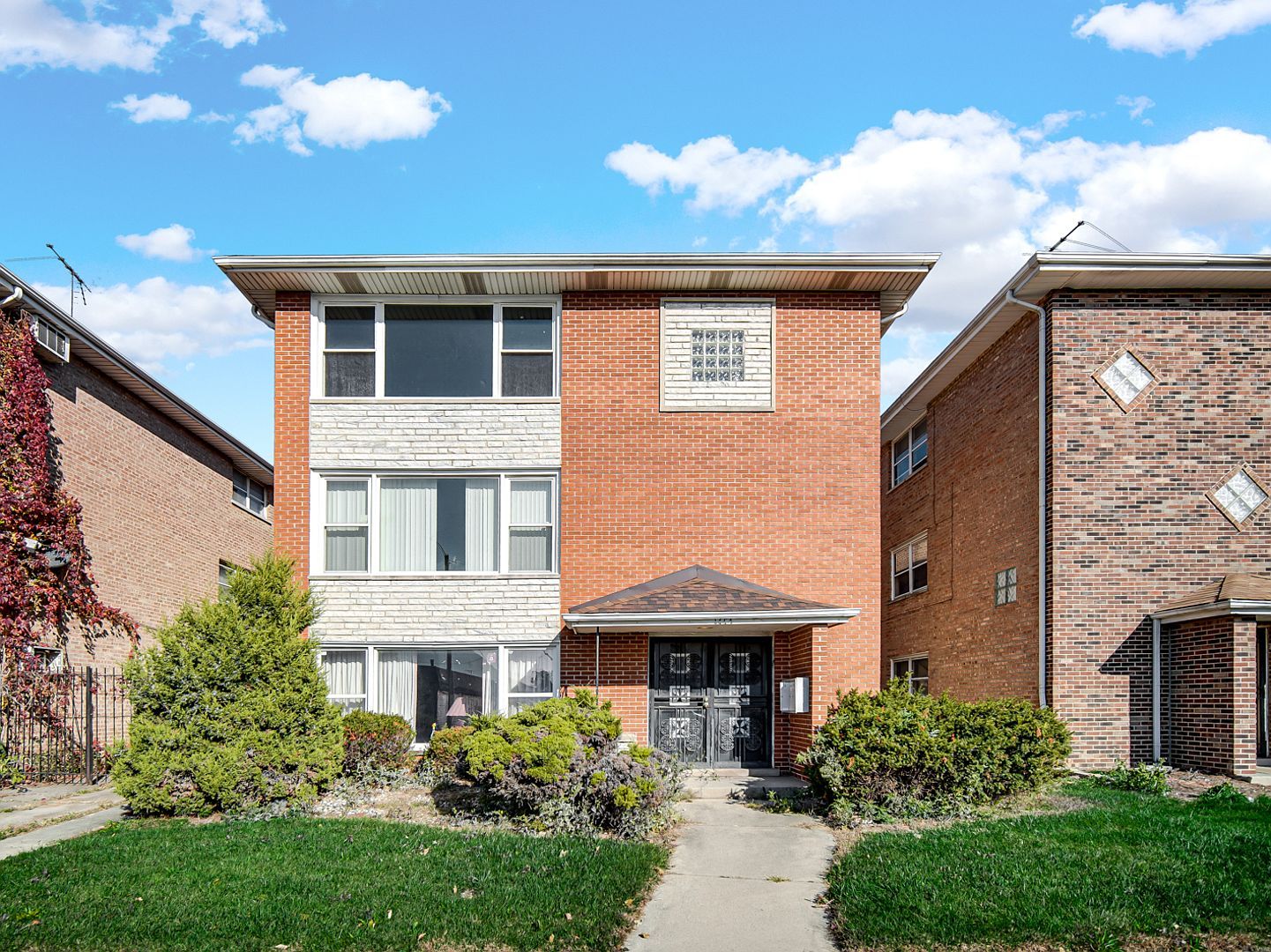 1654 Downs Dr Calumet City, IL 60409 - Thumbnail 2