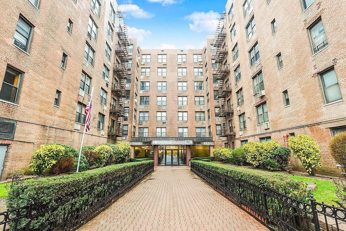 2546 E 13th St APT D9 Brooklyn, NY 11235 - Thumbnail 2