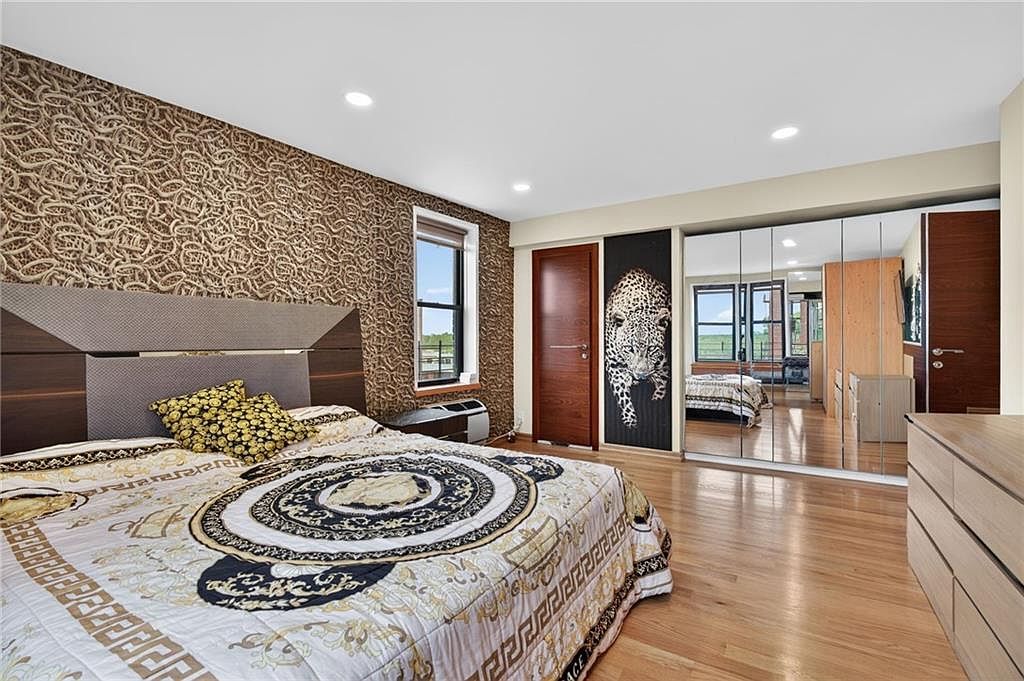 (undisclosed Address) Brooklyn, NY 11235, 11235