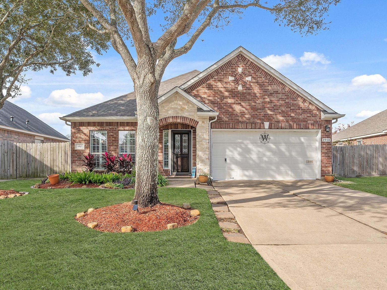 1910 Highland Point Ct Pearland, TX 77581 - Thumbnail 2