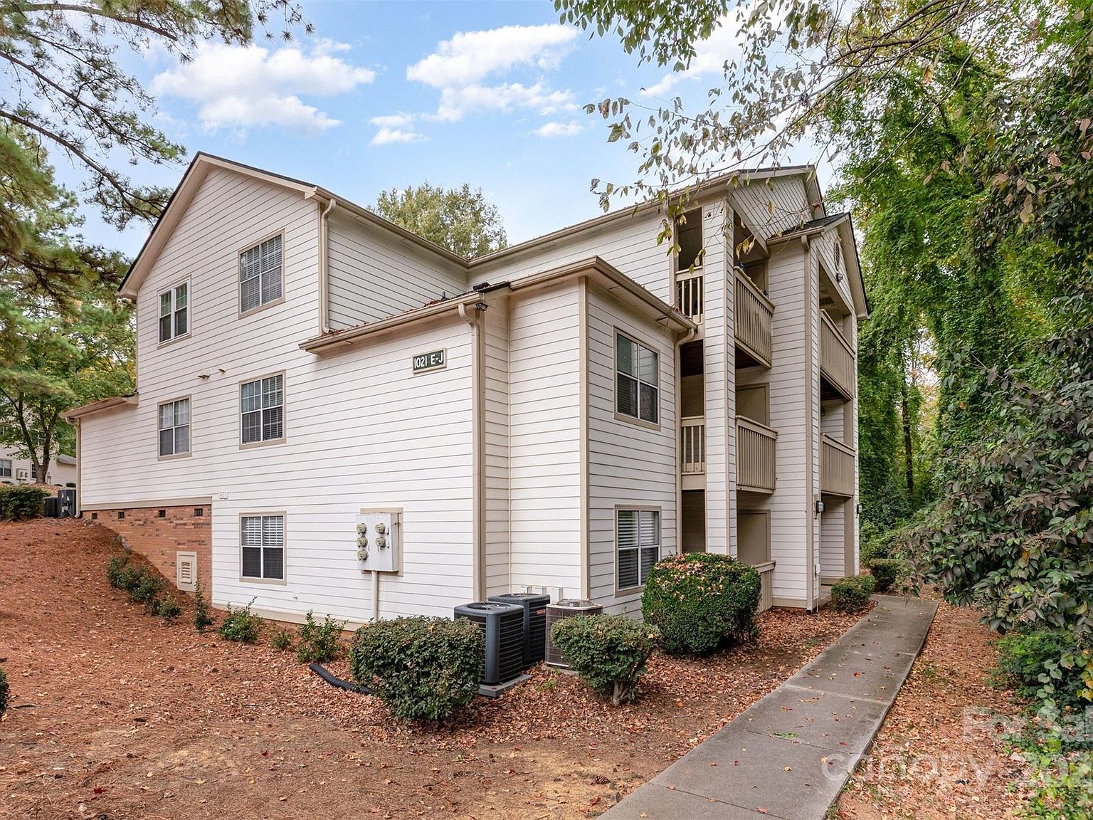 1021 Churchill Downs Ct APT G Charlotte, NC 28211 - Thumbnail 2