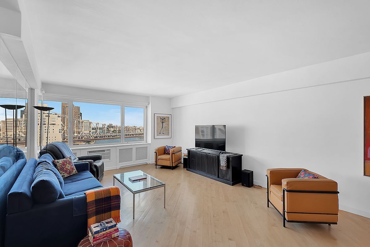 25 Sutton Pl S APT 19E New York, NY 10022 - Thumbnail 2
