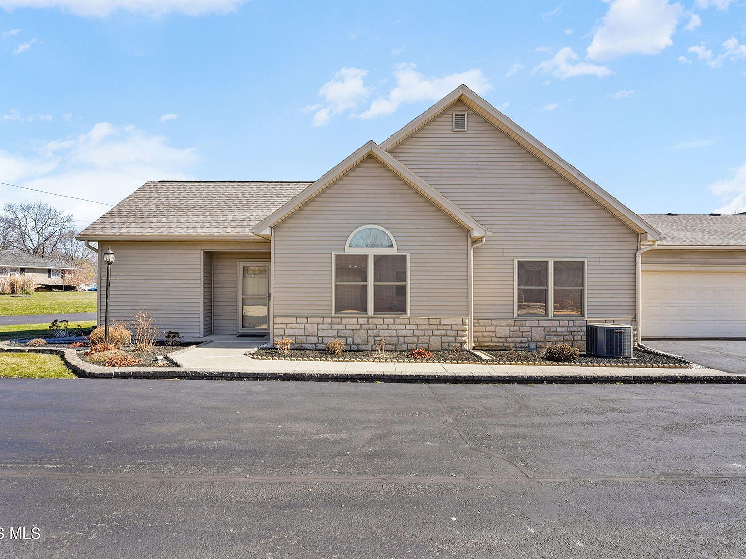 1313 Columbus Ave Unit C Fostoria, OH 44830 - Thumbnail 2