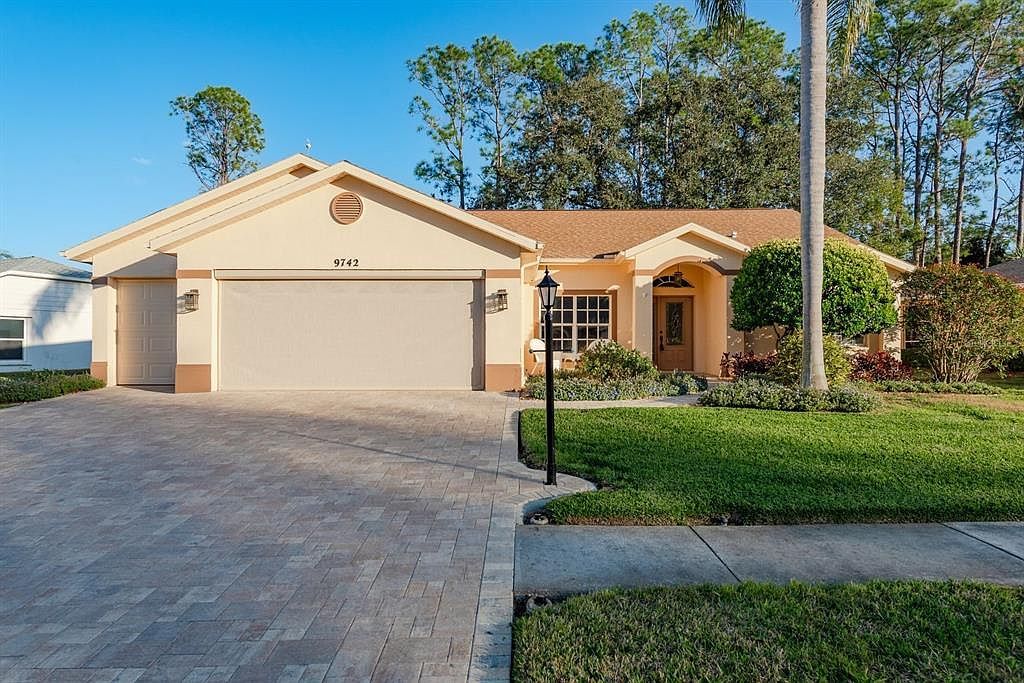9742 Oakwood Hills Ct New Port Richey, FL 34655 - Thumbnail 2