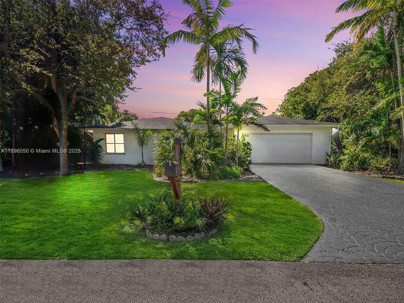 8520 SW 179th St Palmetto Bay, FL 33157 - Thumbnail 2